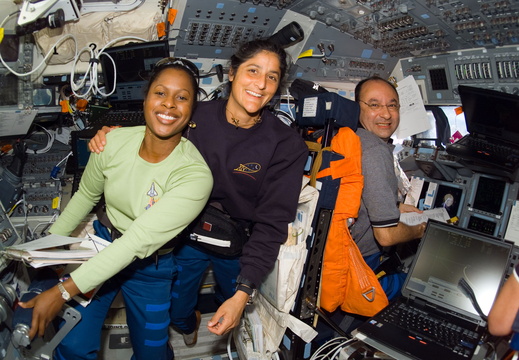STS116-E-05449