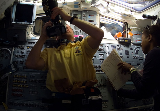 STS116-E-05455