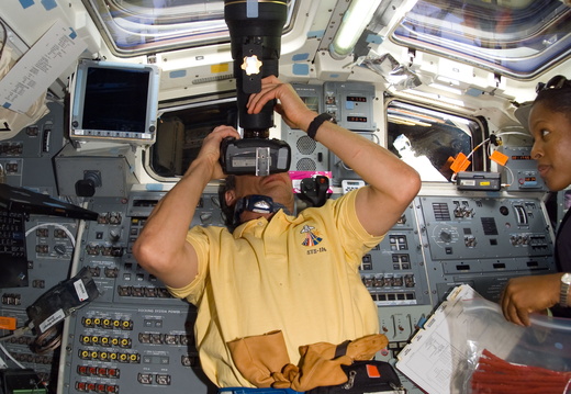 STS116-E-05456