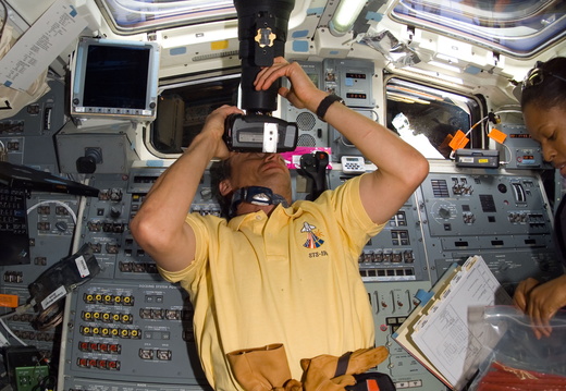 STS116-E-05457