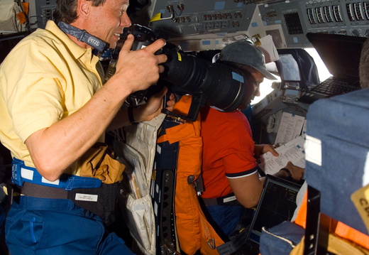 STS116-E-05461