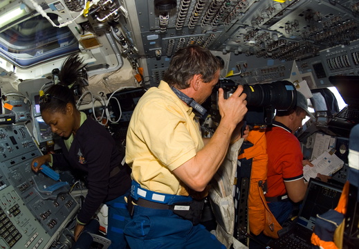 STS116-E-05462