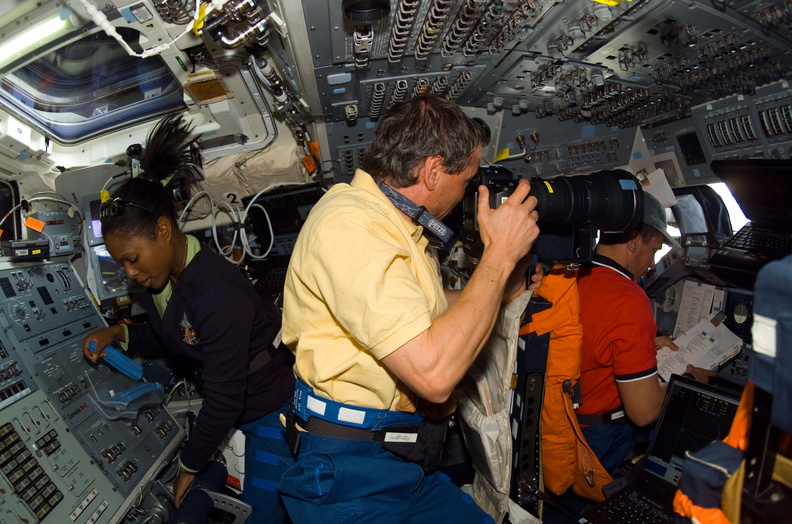 STS116-E-05462.jpg