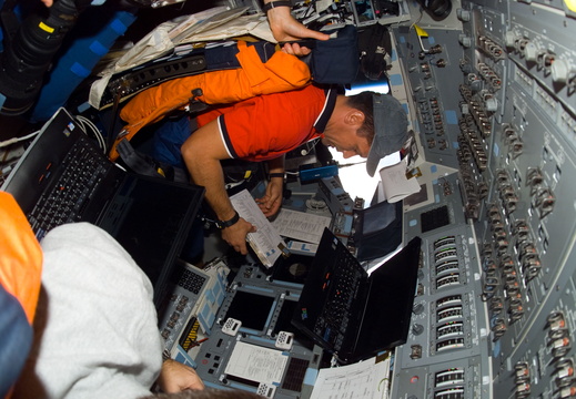 STS116-E-05463