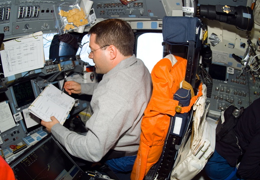 STS116-E-05468