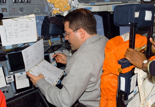 STS116-E-05470