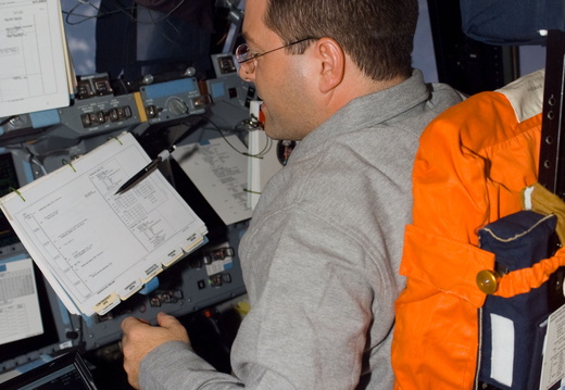 STS116-E-05472