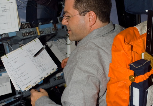 STS116-E-05473
