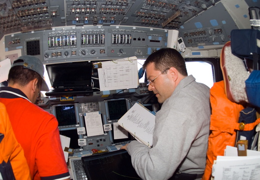 STS116-E-05485