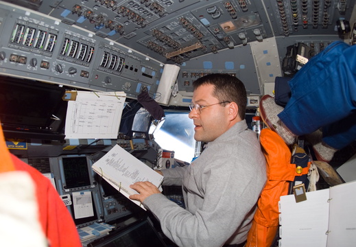 STS116-E-05486