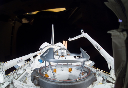 STS116-E-05491
