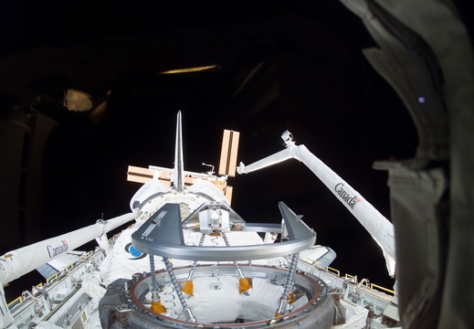 STS116-E-05497