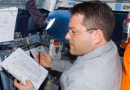 STS116-E-05523