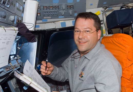 STS116-E-05537