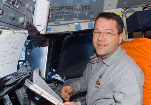 STS116-E-05538