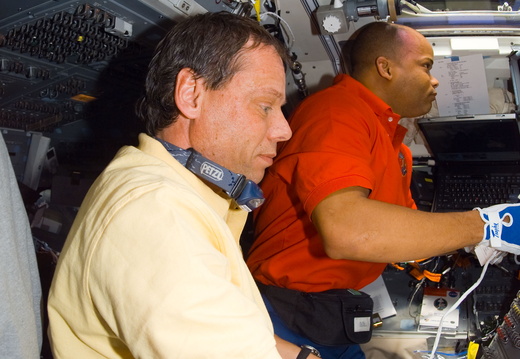STS116-E-05558