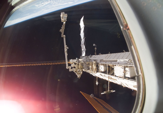 STS116-E-05563