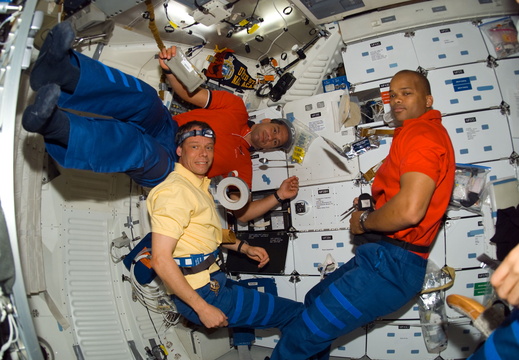 STS116-E-05571