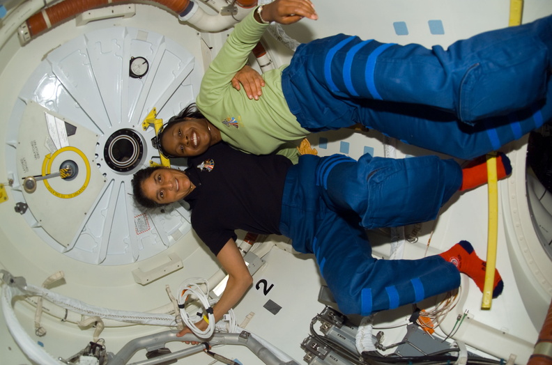 STS116-E-05578.jpg