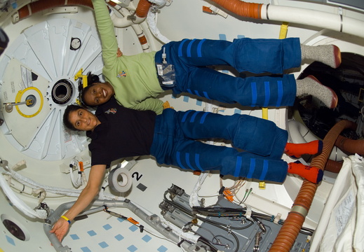 STS116-E-05579