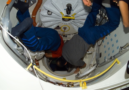 STS116-E-05582