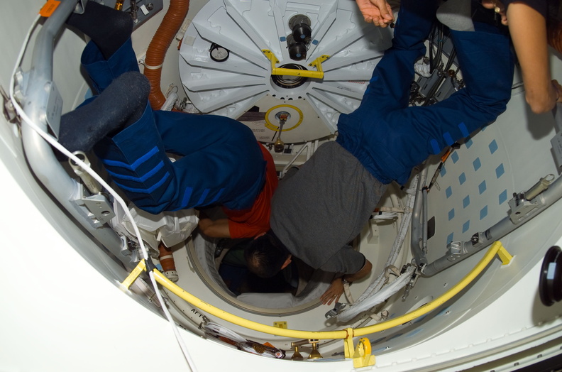 STS116-E-05582.jpg