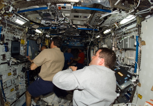 STS116-E-05594