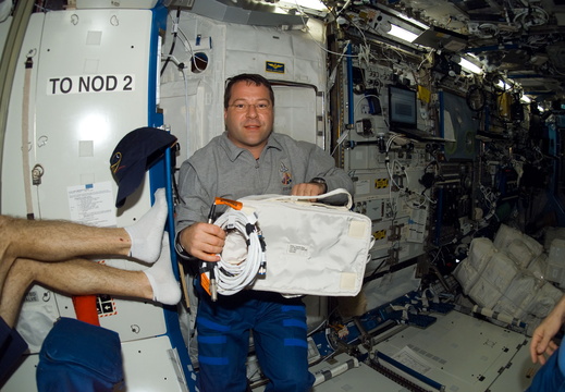 STS116-E-05596