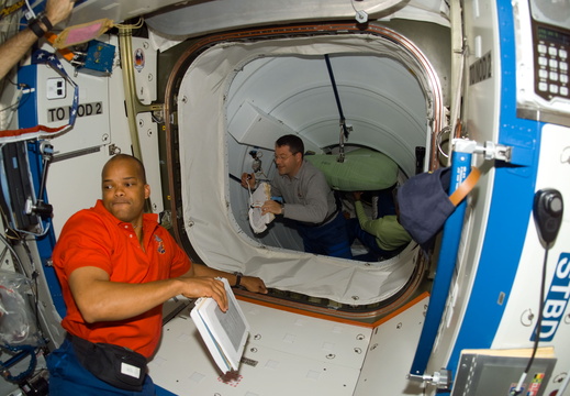STS116-E-05598