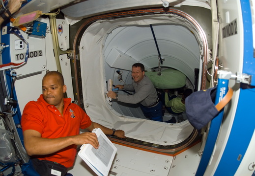 STS116-E-05599