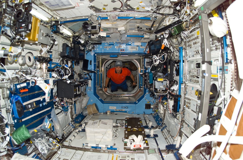 STS116-E-05601.jpg