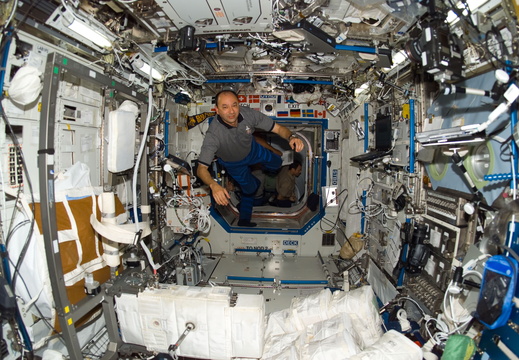 STS116-E-05603