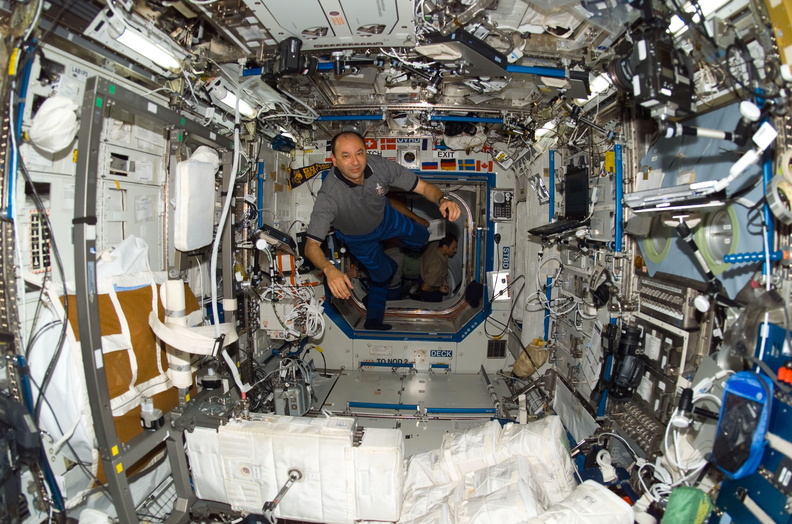 STS116-E-05603.jpg