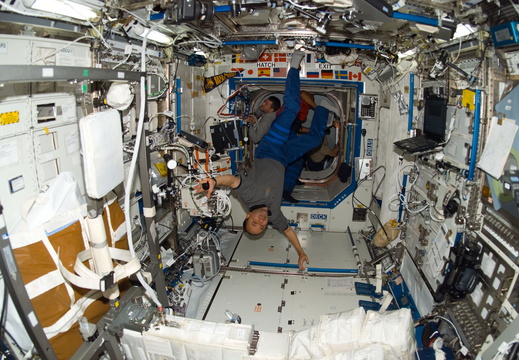 STS116-E-05604