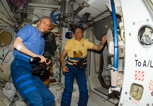 STS116-E-05609