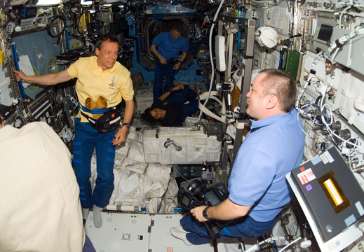 STS116-E-05612