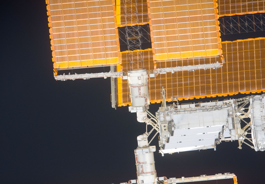 STS116-E-05647