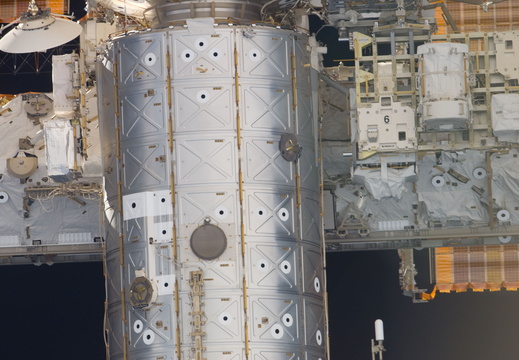 STS116-E-05673