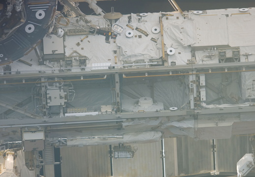 STS116-E-05713