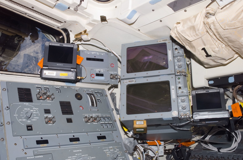 STS116-E-05743.jpg