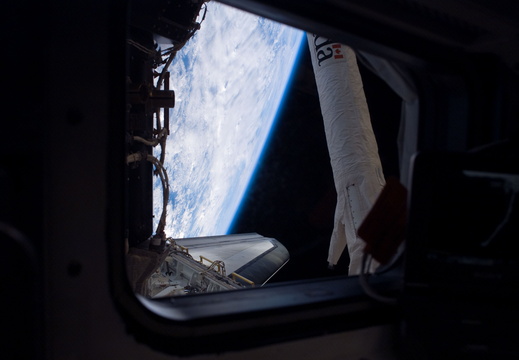 STS116-E-05746