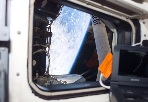 STS116-E-05747
