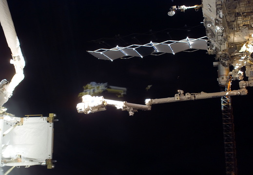 STS116-E-05752