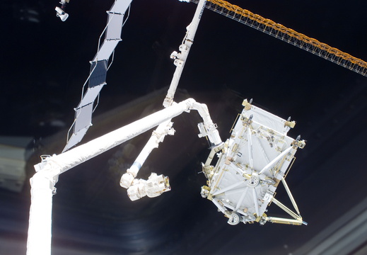 STS116-E-05766