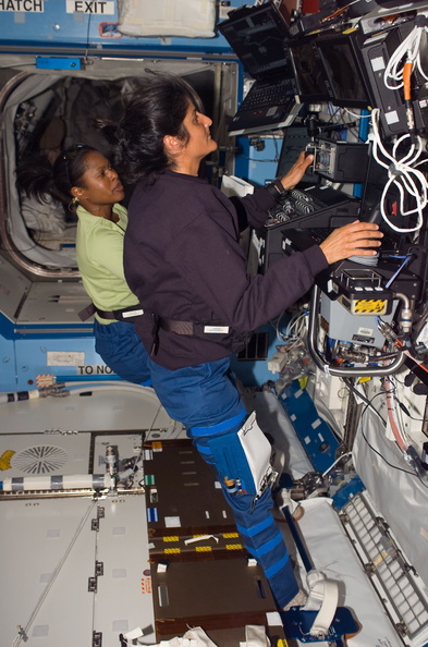 STS116-E-05774.jpg