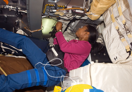 STS116-E-05786