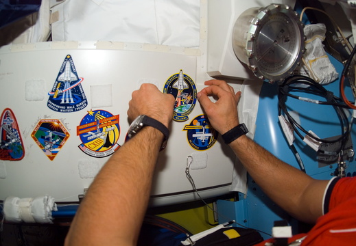 STS116-E-05804