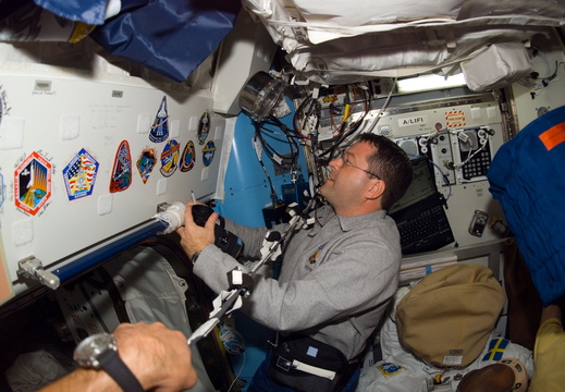 STS116-E-05809