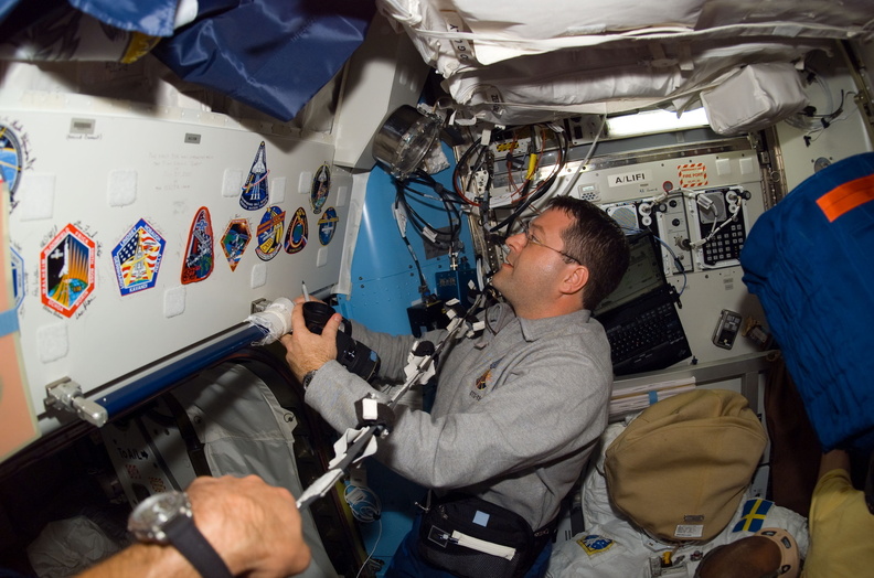 STS116-E-05809.jpg