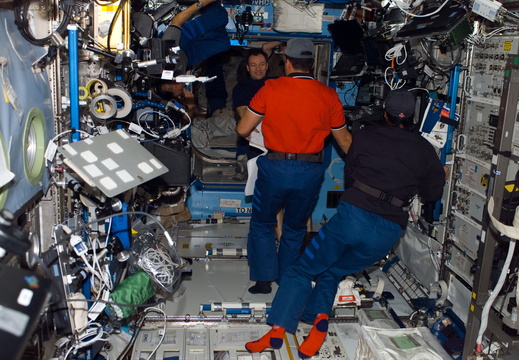 STS116-E-05823